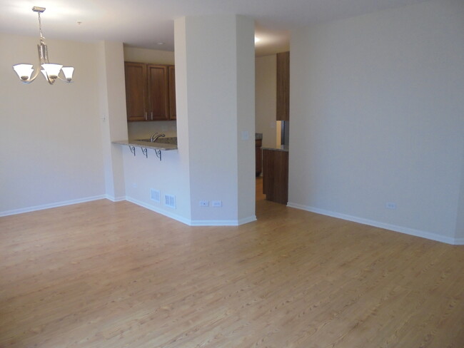 Building Photo - 615 Windsor Dr