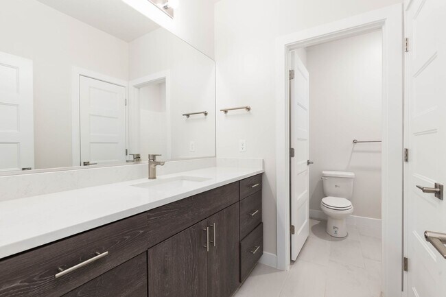 Building Photo - 613 Eureka Aly