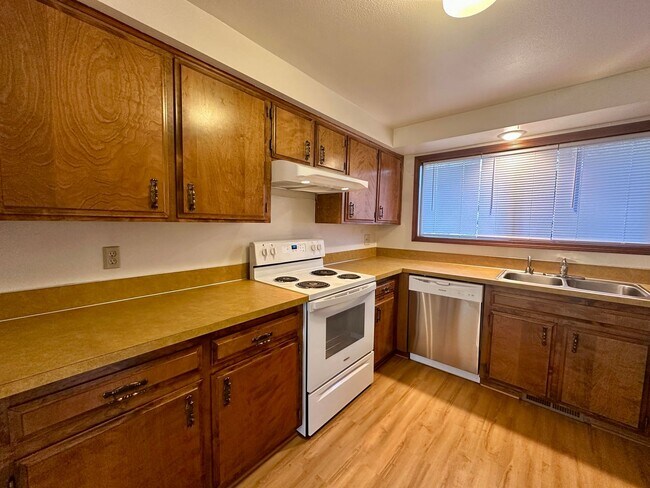 Building Photo - r1078