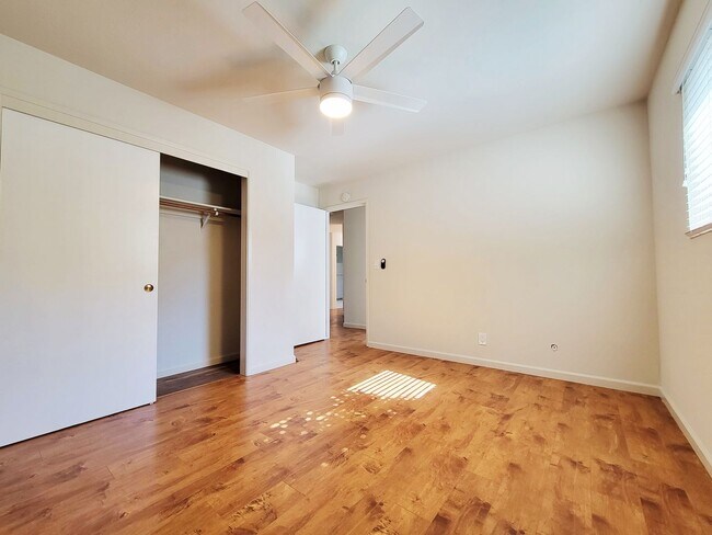 Building Photo - 1031-1033 Dale Avenue