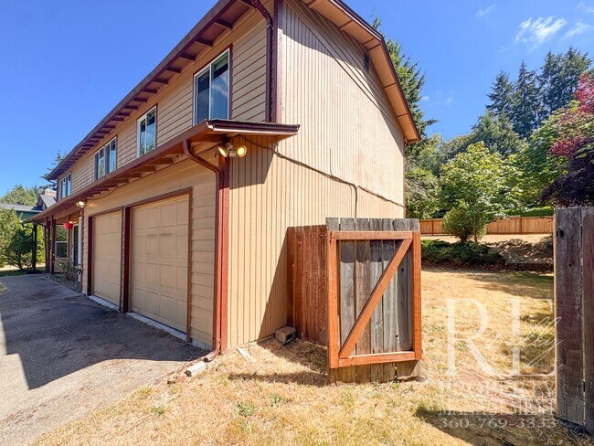 Building Photo - 7880 Oxbow Ave