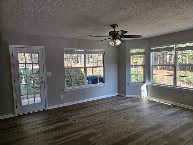 Building Photo - Move In special! 1/2 off the first Months rent!! 2 Bedrooms, 2.5 Baths Townhouse located in a Qui...