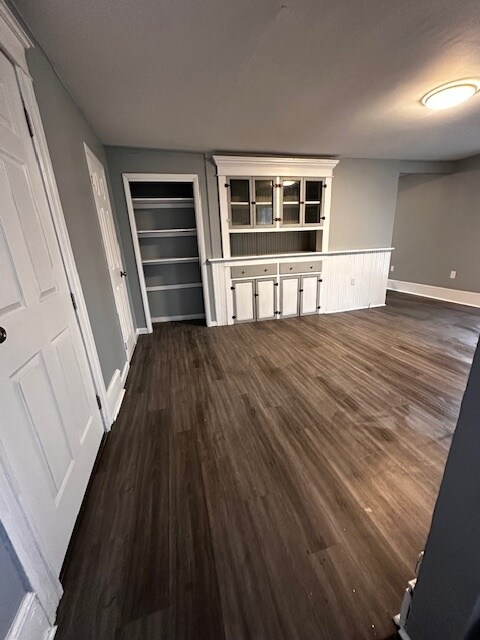 Living Room - 5897-5901 US-9