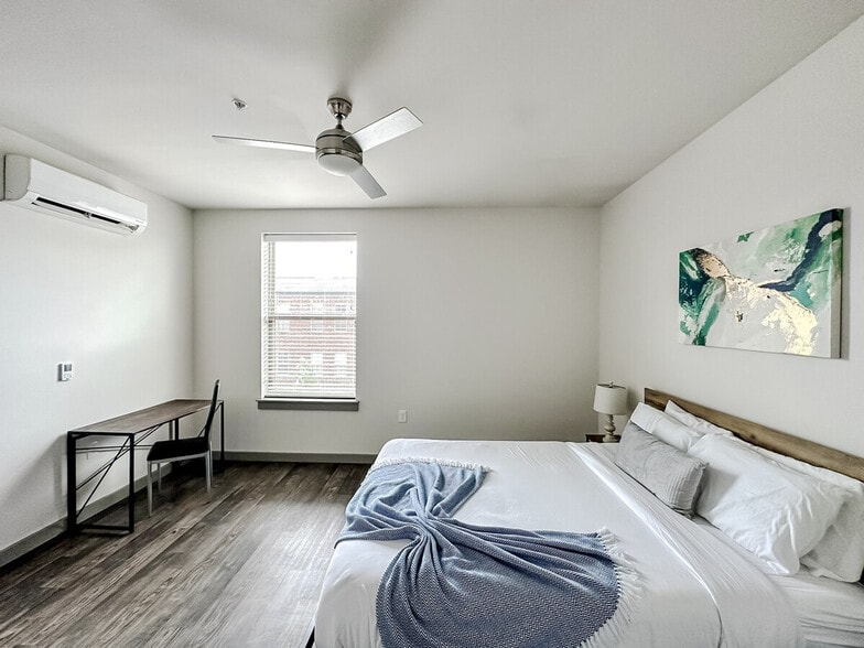 Building Photo - 111 E 4th St