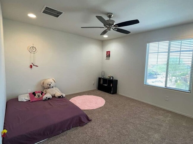 Building Photo - Gorgeous 4 Bed 3.5 Bath Peoria home with EV charging