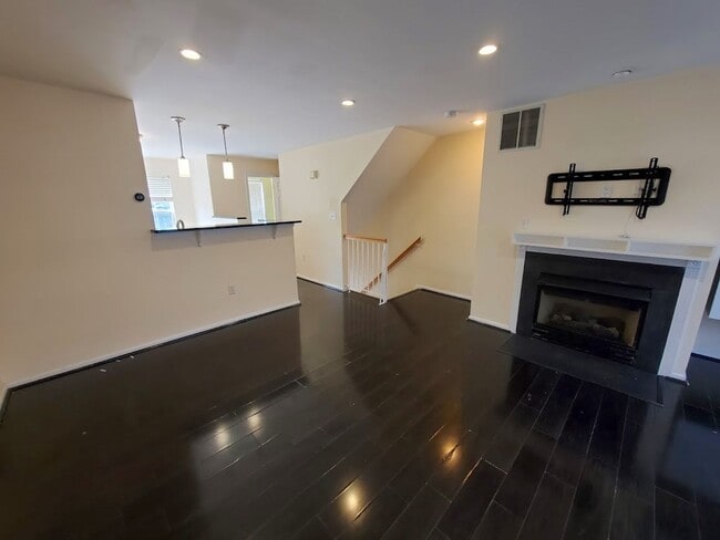 Building Photo - Rare opportunity to reside in the beautifu...
