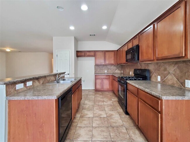 Building Photo - 15109 Fernhill Dr