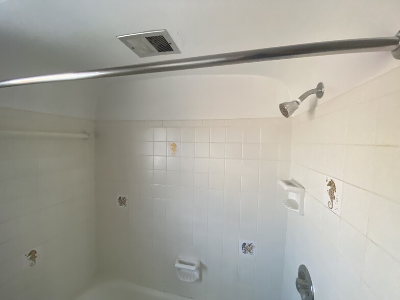 Building Photo - 414 N 63rd St