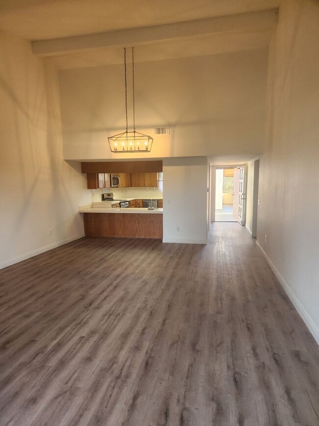 Building Photo - Charming 2-Bedroom, 2-Bathroom Condo for R...