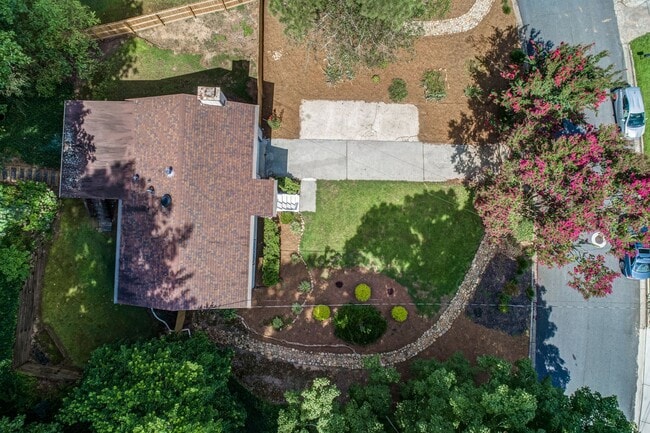 Building Photo - Renovated 4 bed home in Kennesaw w/ Designer Kitchen