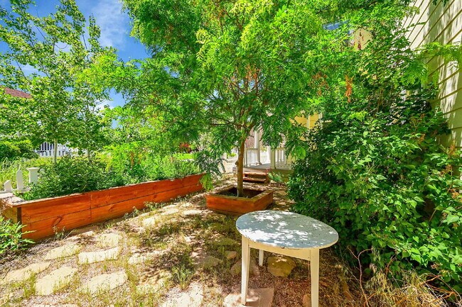Building Photo - $3,000.00 - 3 Beds, 2.5 Baths Single Famil...