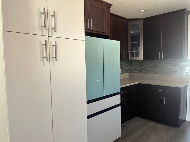 Building Photo - Home with a Cabin Style Family room and backyard Oasis