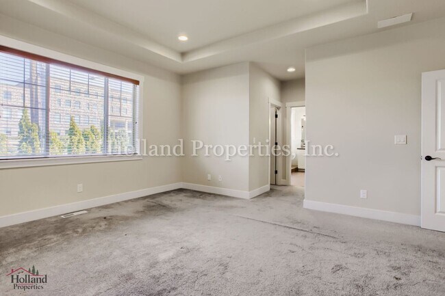 Building Photo - 17435 SW Forest Hollow St
