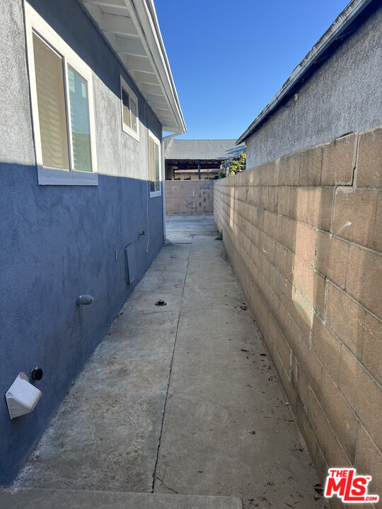 Building Photo - 10806 Doty Ave