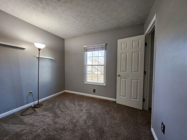 Building Photo - Beautiful 2-Story Home in Northmont School District