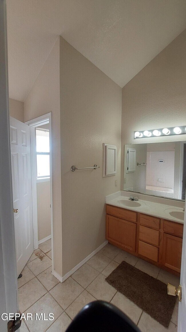 Building Photo - 7744 Luz De Camino Way