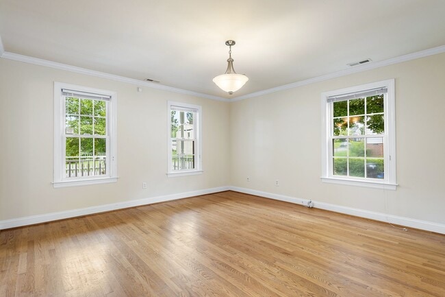Building Photo - BEAUTIFUL NEWER SINGLE FAMILY HOME NEAR VCU