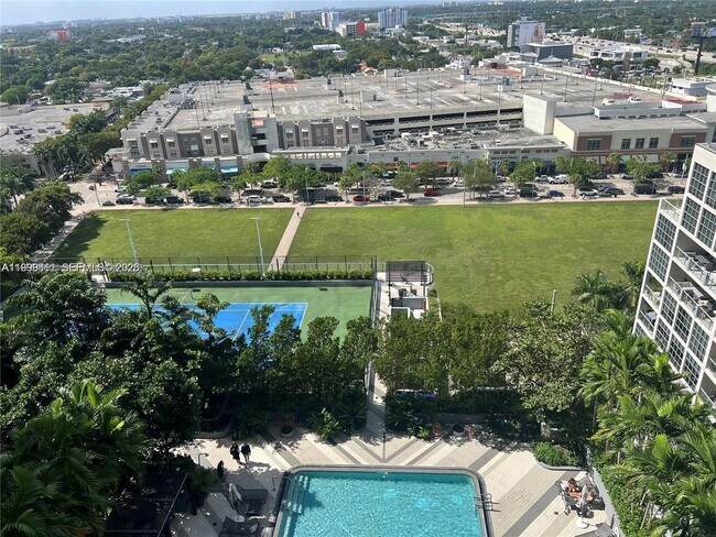 Building Photo - 121 NE 34th St