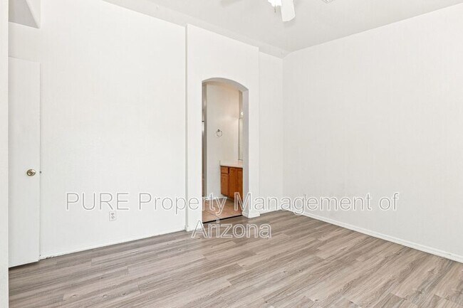 Building Photo - 8952 E Birchwood Cir