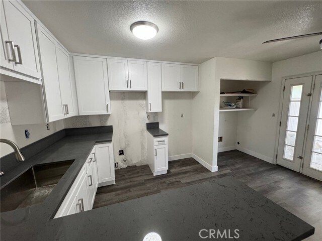 Building Photo - 418 N Cerritos Ave
