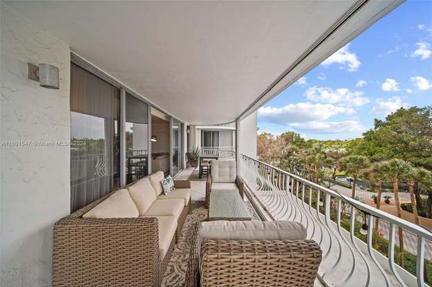 Building Photo - 10155 Collins Ave