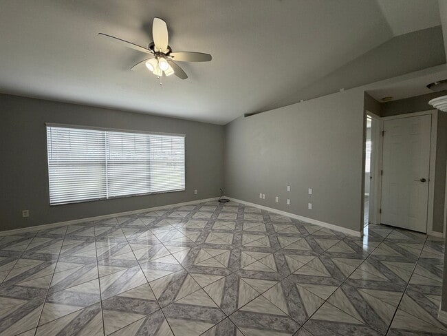 Building Photo - Morriston - 19 ACRE HIDDEN GEM!! **Won't Last**