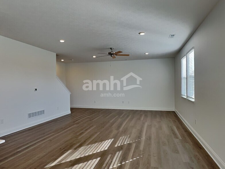 Building Photo - 9145 Henley Ave