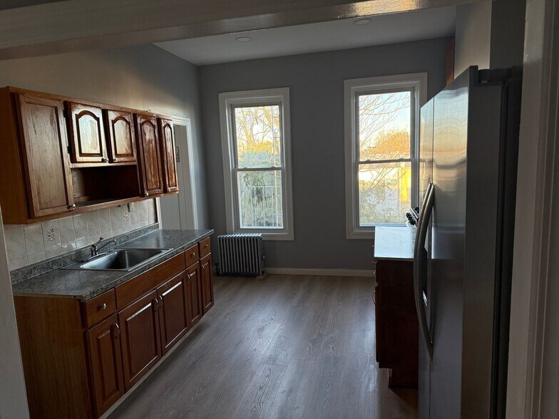 Building Photo - 189 Sheridan Ave