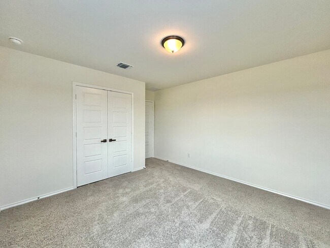 Building Photo - Spacious & Updated 4/BR 3/5/BA Home with M...