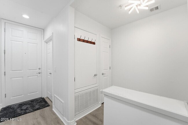 Building Photo - 5450 E Deer Valley Dr