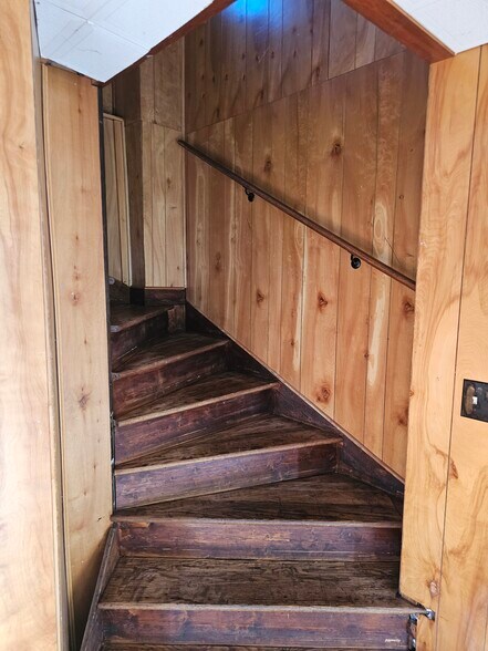 Building Photo - 19 Lloyd Dr