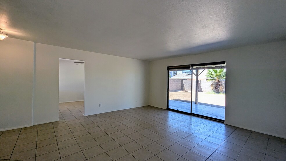 Building Photo - 7248 E Granada Rd