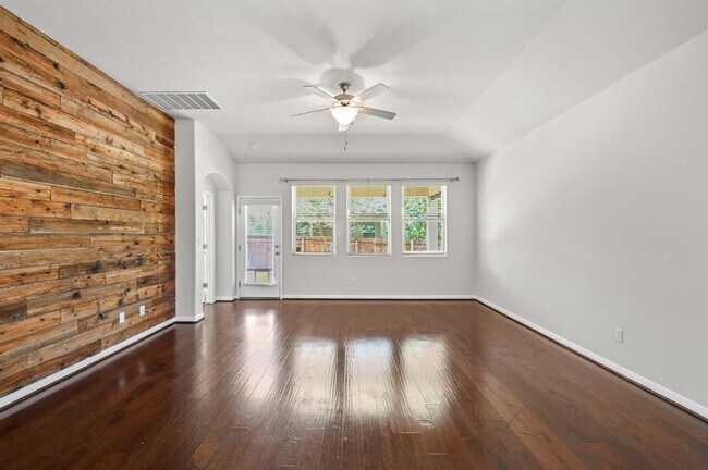 Building Photo - 351 Wincliff Dr
