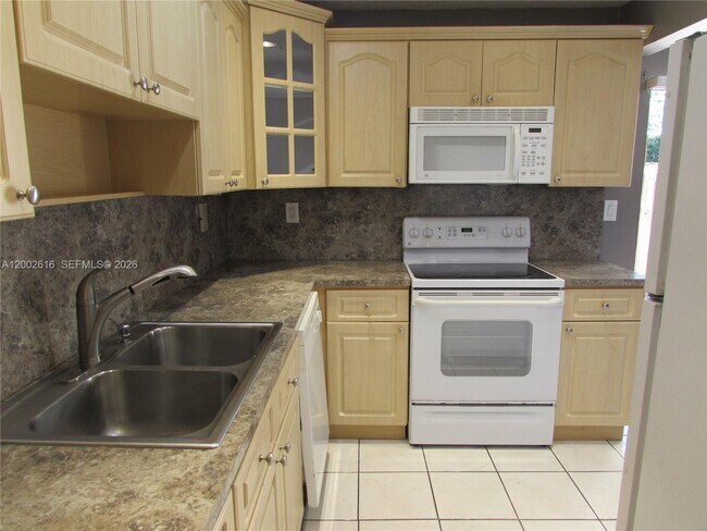 Building Photo - 5555 Ludlam Rd