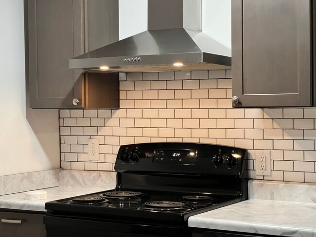 Building Photo - Newly renovated one bedroom available for ...