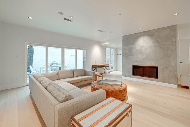 Building Photo - 39 River Hollow Ln