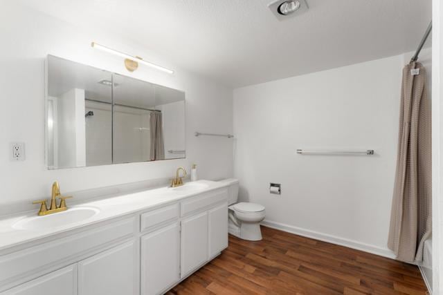 Building Photo - 2420 Torrey Pines Rd