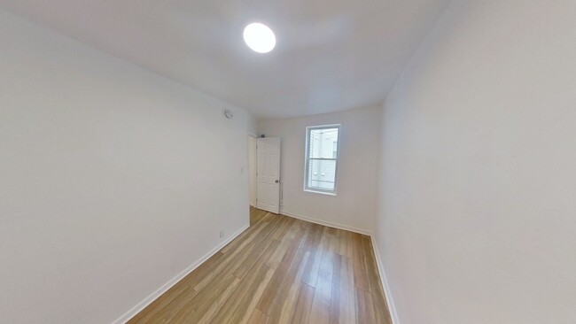 Building Photo - 1529 S Stillman St