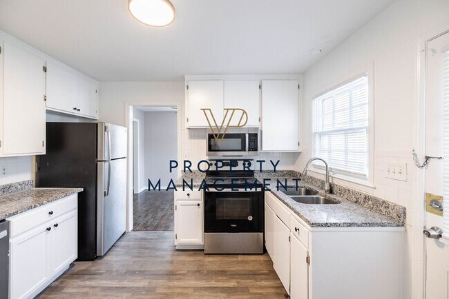 Building Photo - 6643-6645 Floyd St