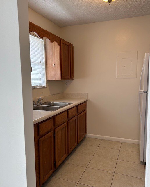 Galley Kitchen - 9927 Byrnes Rd