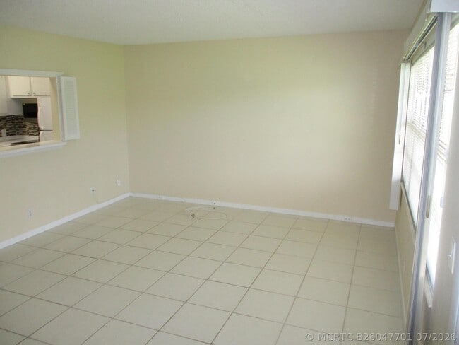 Building Photo - 506 Mansfield M