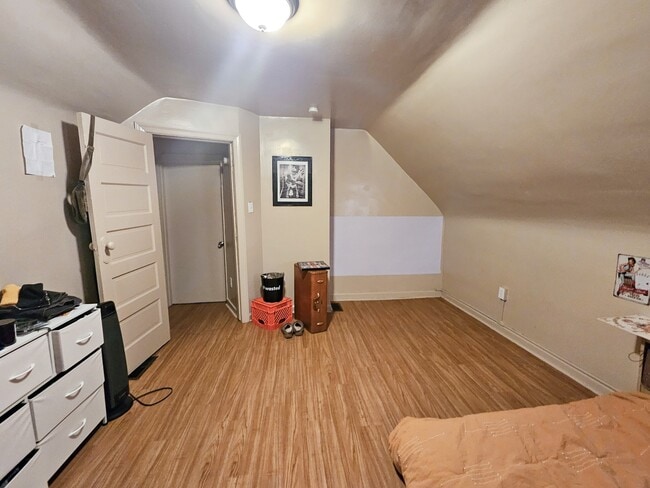 Building Photo - 200 Arabella St