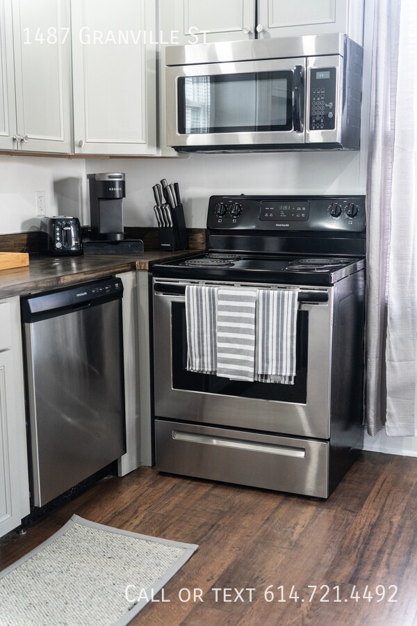 Building Photo - 1487 Granville St