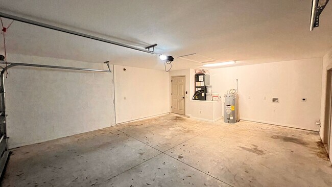 Building Photo - 3 BD/2BA Home in Beautiful Ocklawaha Ready for Move-In