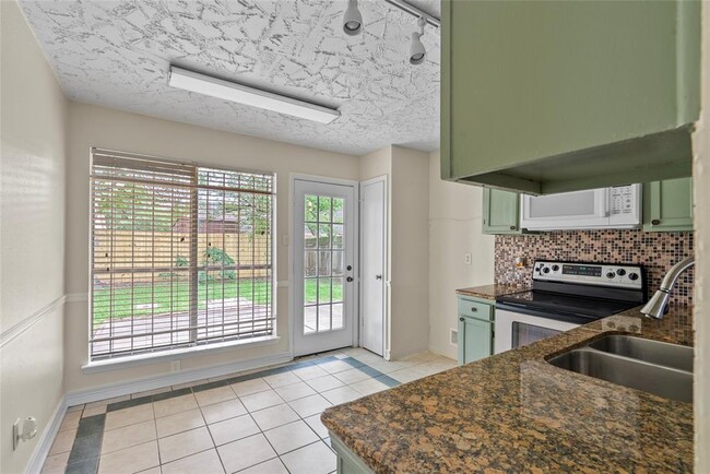 Building Photo - 3763 Quiet Pl Dr