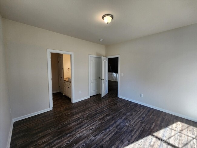 Building Photo - 326 Sadie Dr