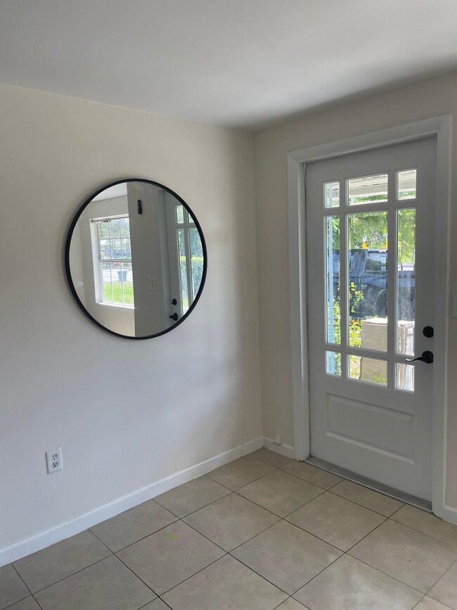 Building Photo - 2019 Bayshore Gardens Pkwy