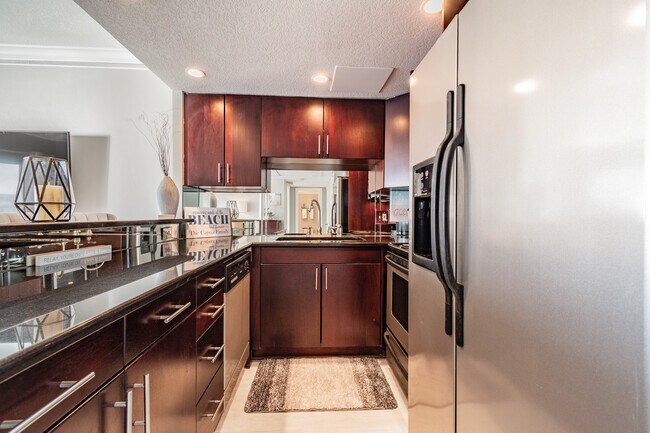 Building Photo - 880 Mandalay Ave