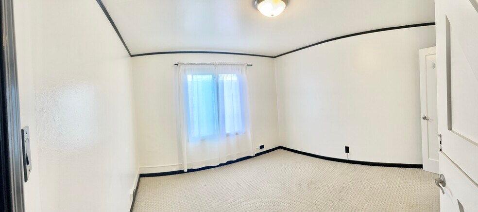 Building Photo - 2049 48th Ave