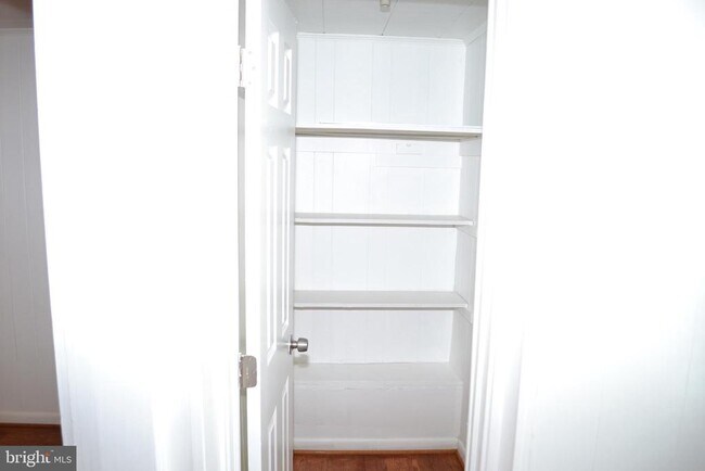 Building Photo - 127 N Market St